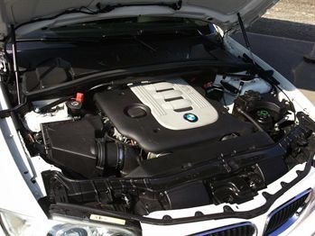 Motorový prostor vozu BMW